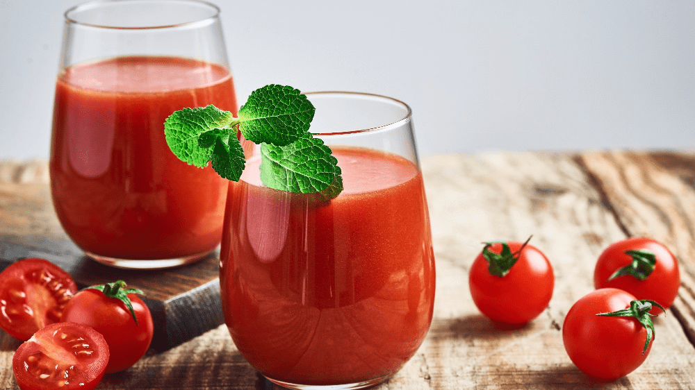 Pitie rajčinovej šťavy prináša mnoho benefitov