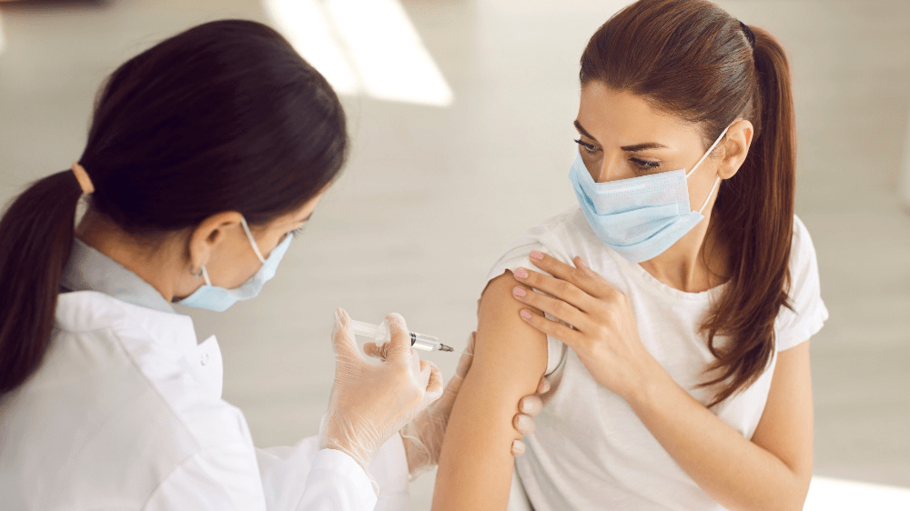 Povinné očkovanie musia Slováci absolvovať aj v dospelosti